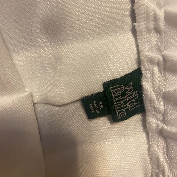 A white skirt - Picture 4 of 4